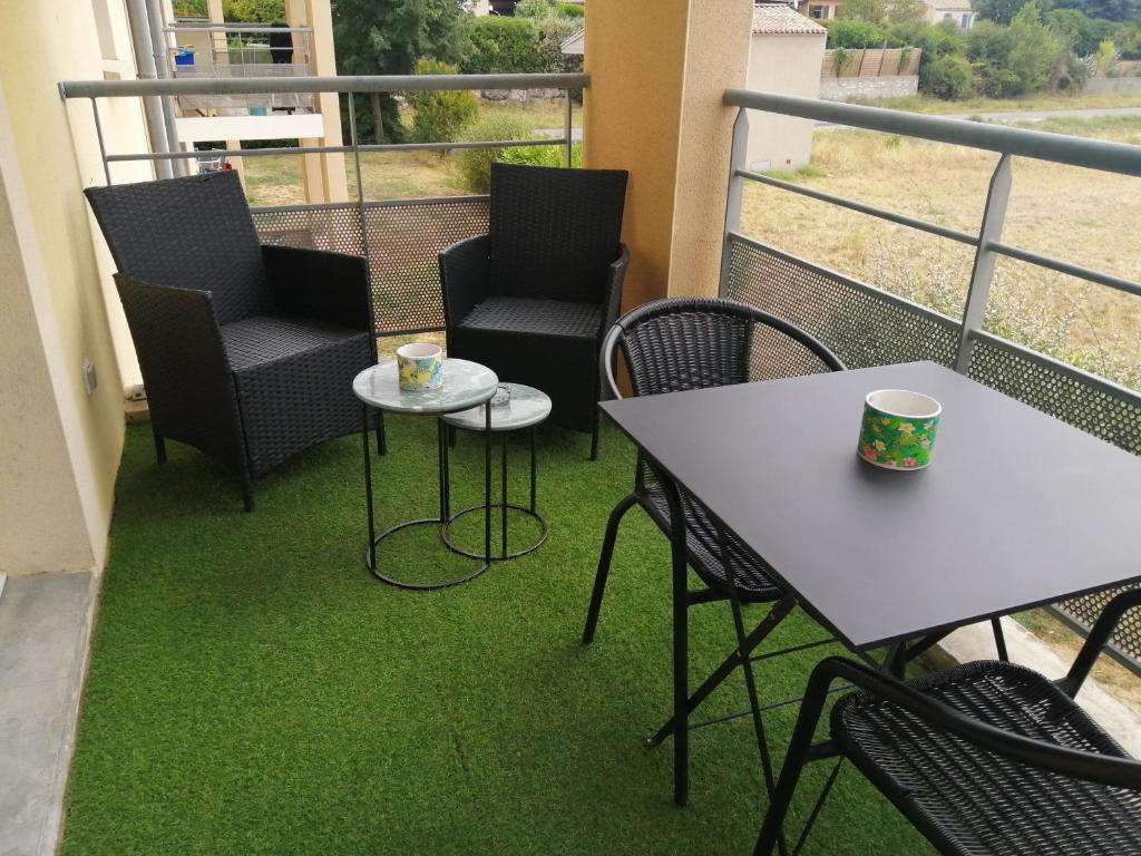 Le cocon de Marie,piscine, balcon, parking gratuit, baignoire - Appartement D'une Chambre