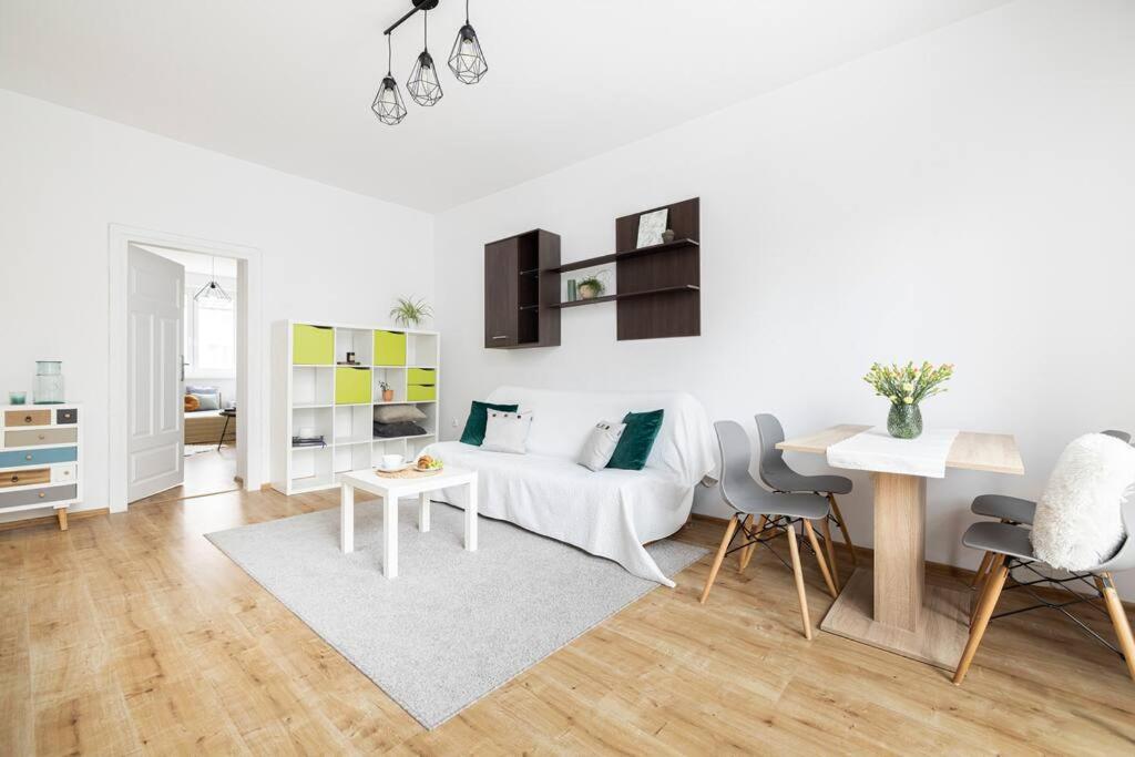 Posedenie v ubytovaní Roomsy Świętojańska