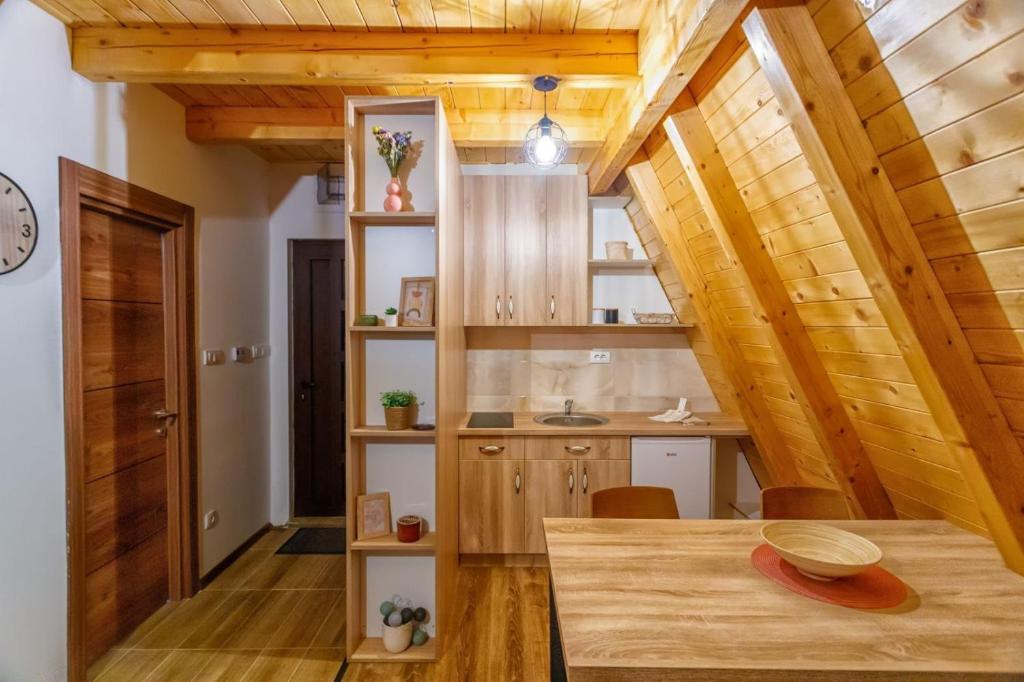 Kuchyň nebo kuchyňský kout v ubytování Zlatarski čardaci