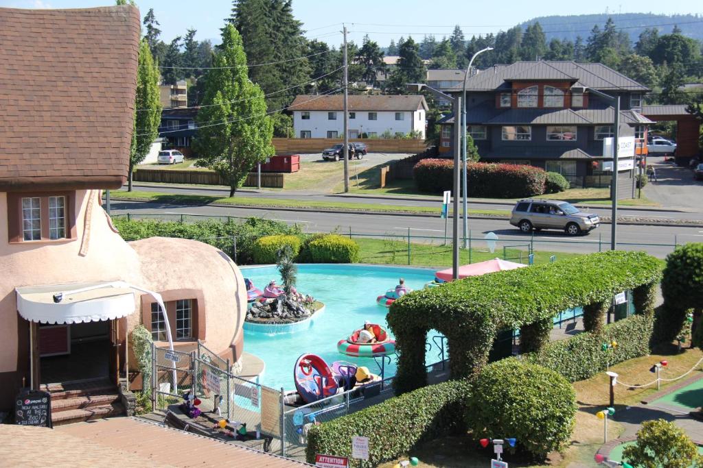 Bazén v ubytování Sea Edge Motel nebo v jeho okolí