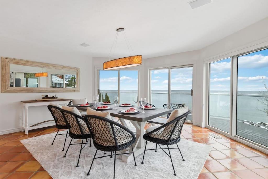 Waterfront Cottage on Bay w Hot Tub, Meaford (updated prices 2024)