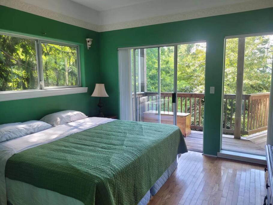 rainforest suite with a king size bed, 파월 리버 – 2023 신규 특가 rainforest suite with a king size bed, 파월 리버, 캐나다