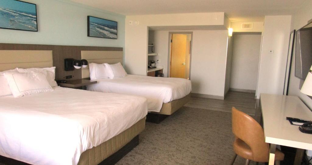 DoubleTree by Hilton Corpus Christi Beachfront - 女王大型家庭角房间，有两张大号床和全湾景观