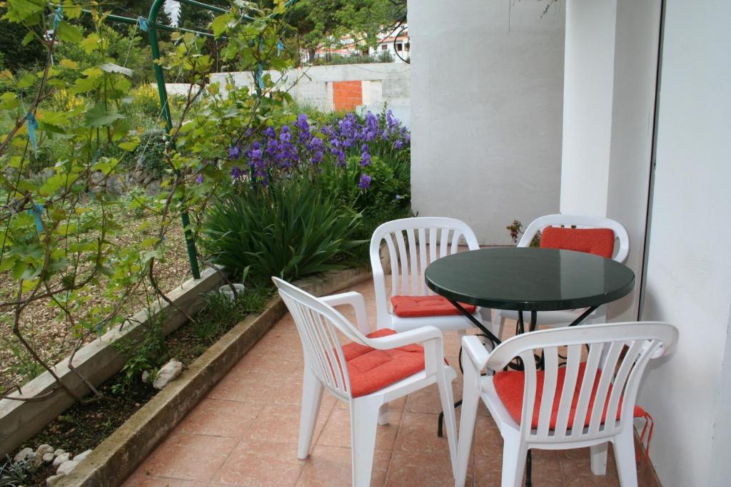 Fotografia z galérie ubytovania Apartments by the sea Promajna, Makarska - 2642 v destinácii Promajna
