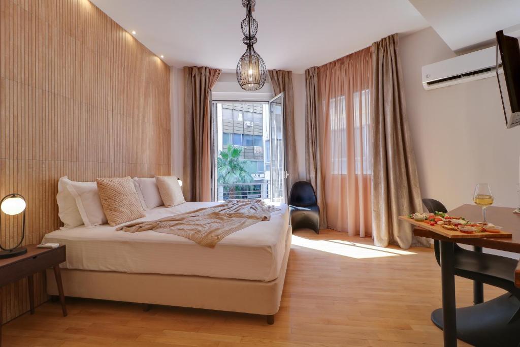 Postel nebo postele na pokoji v ubytování AthINN Residence