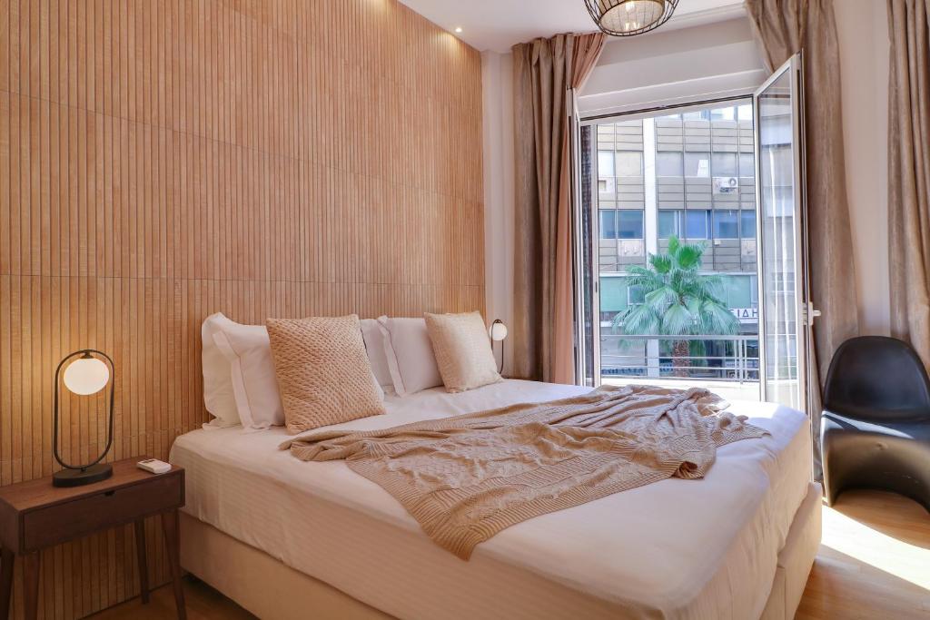 Postel nebo postele na pokoji v ubytování AthINN Residence