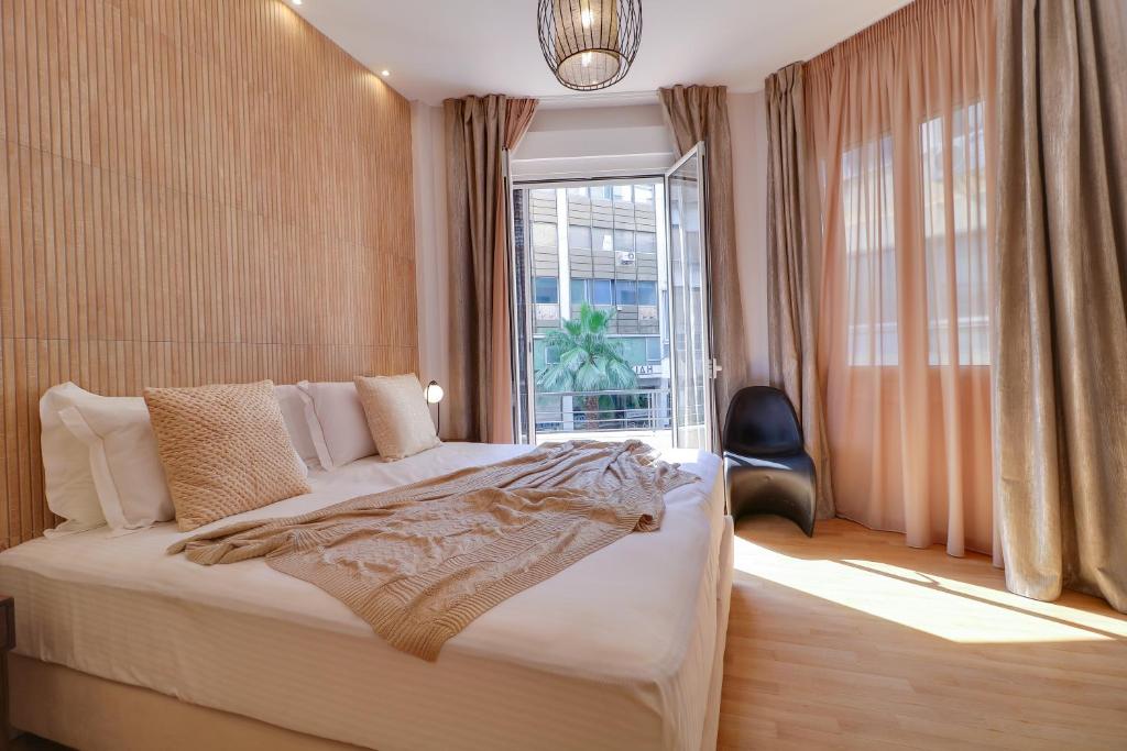 Postel nebo postele na pokoji v ubytování AthINN Residence