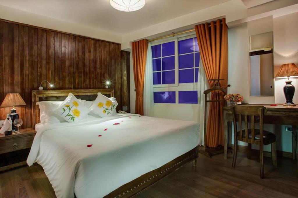 Phòng Deluxe Giường Đôi Nhìn Ra Thành Phố