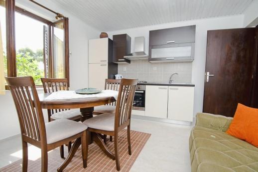 Fotografie z fotogalerie ubytování Apartments by the sea Mali Losinj (Losinj) - 2494 v destinaci Mali Lošinj