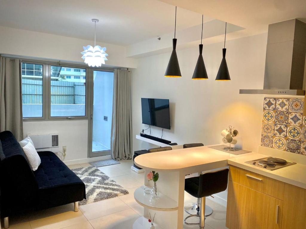 Sanctuary Center 1 BR Staycation in Commonwealth - Housity