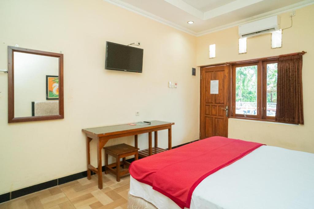 Voodi või voodid majutusasutuse RedDoorz @ Panglima Sudirman Madiun toas