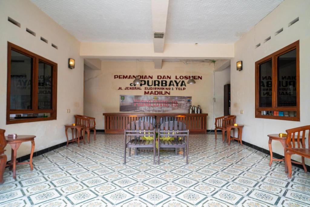 Fuajee või vastuvõtt majutusasutuses RedDoorz @ Panglima Sudirman Madiun