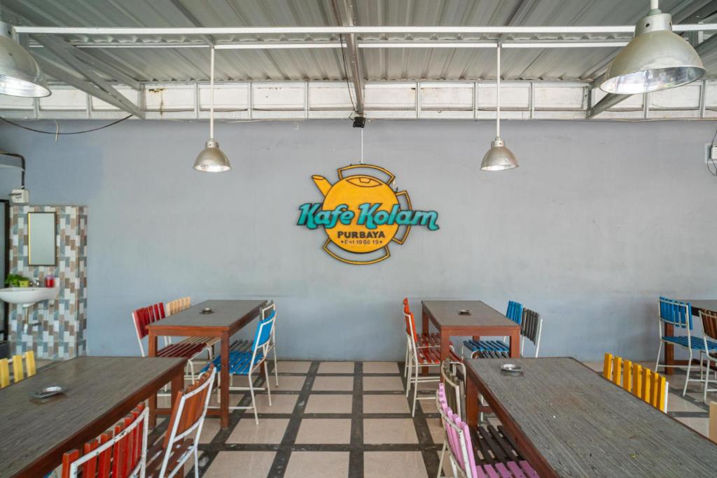 Restoran või mõni muu söögikoht majutusasutuses RedDoorz @ Panglima Sudirman Madiun