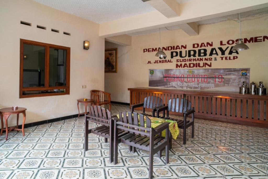 Restoran või mõni muu söögikoht majutusasutuses RedDoorz @ Panglima Sudirman Madiun