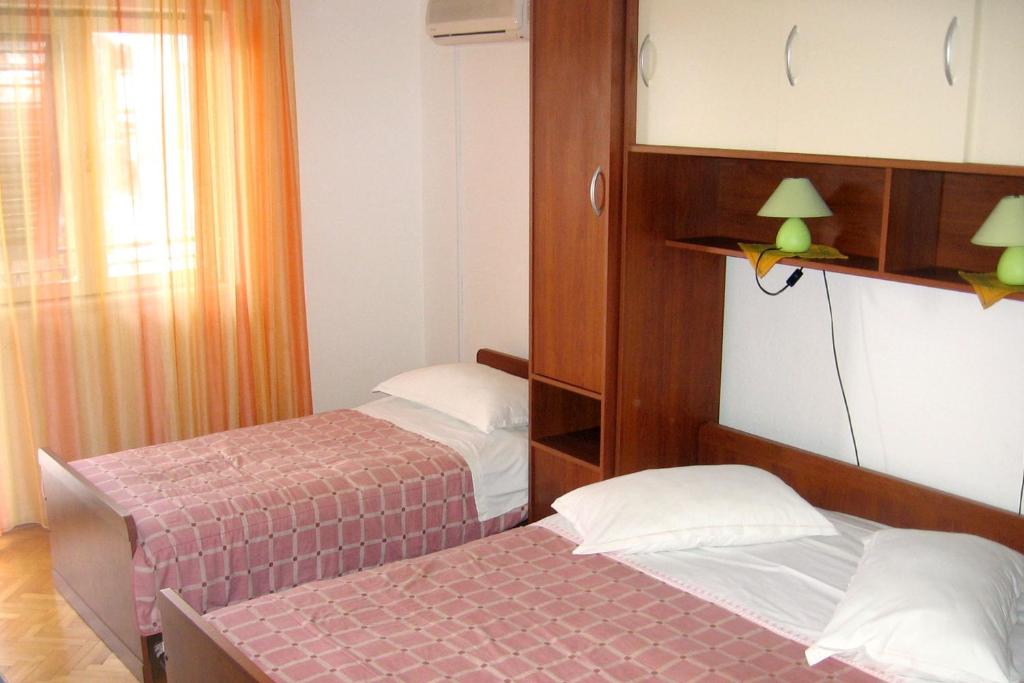Fotografia z galérie ubytovania Apartments by the sea Baska Voda, Makarska - 2608 v destinácii Baška Voda