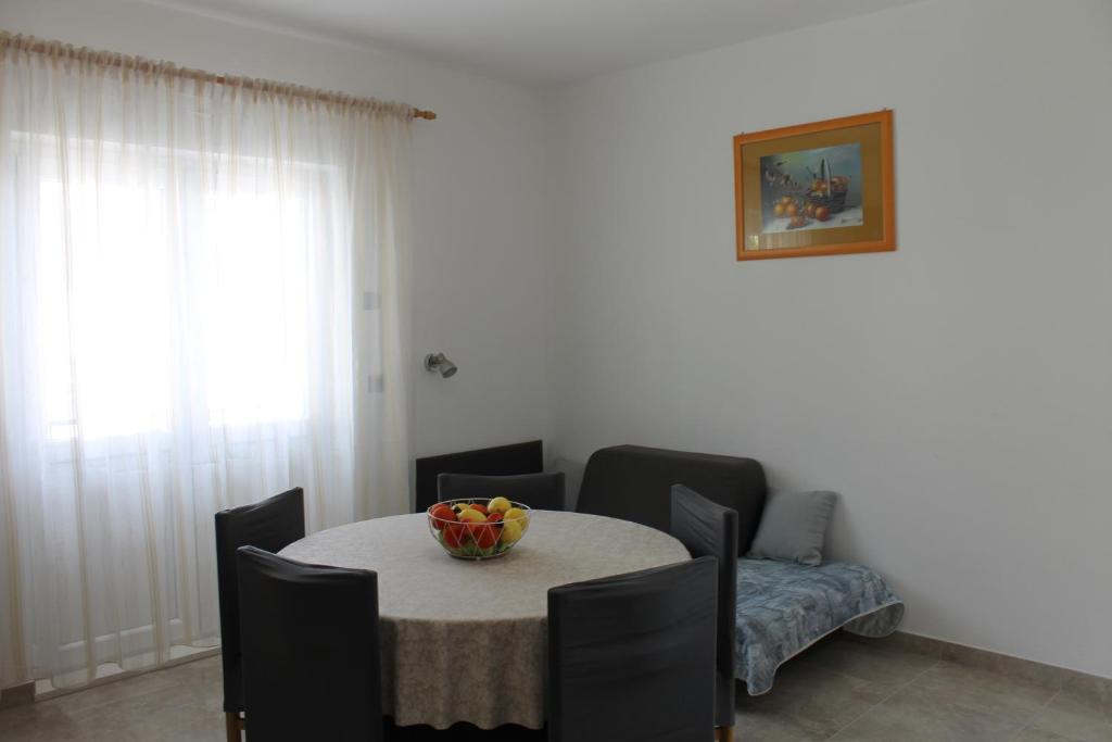 Fotografia z galérie ubytovania Apartments by the sea Baska Voda, Makarska - 2608 v destinácii Baška Voda