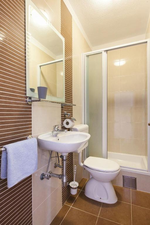 Kúpeľňa v ubytovaní Apartments by the sea Podgora, Makarska - 2604