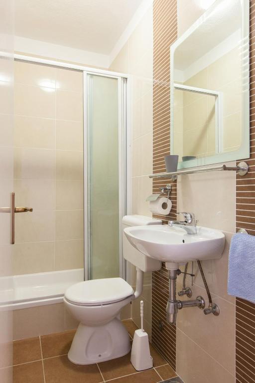 Kúpeľňa v ubytovaní Apartments by the sea Podgora, Makarska - 2604