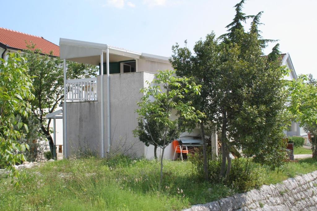 Vonkajšia záhrada v ubytovaní Apartments by the sea Zaostrog, Makarska - 2663