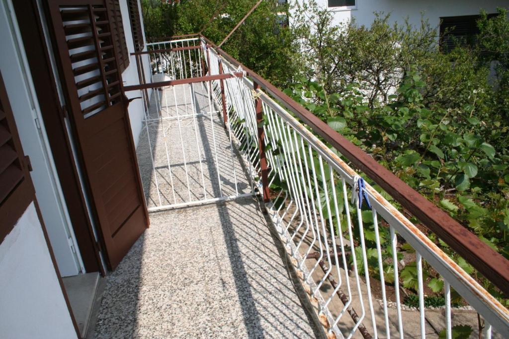 Balkón alebo terasa v ubytovaní Apartments and rooms by the sea Zaostrog, Makarska - 2662