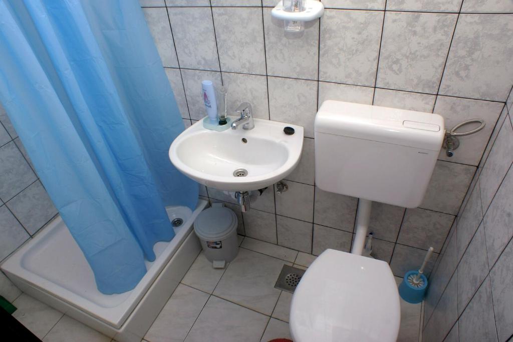Koupelna v ubytování Apartments by the sea Podaca, Makarska - 2590