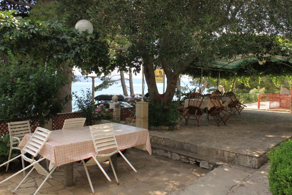 Restoran ili drugo mesto za obedovanje u objektu Apartments by the sea Zivogosce - Mala Duba, Makarska - 2603