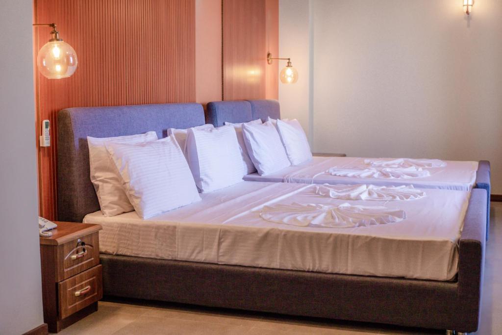Postel nebo postele na pokoji v ubytování Sooriya Wessagiri Resort