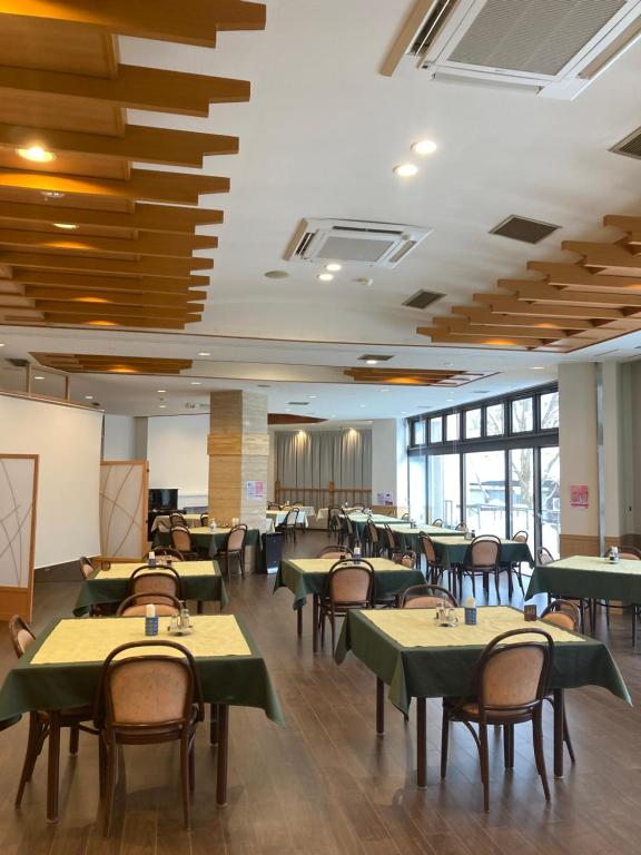 Restaurace v ubytování 田沢湖水沢温泉郷セルリアンリゾートAoni