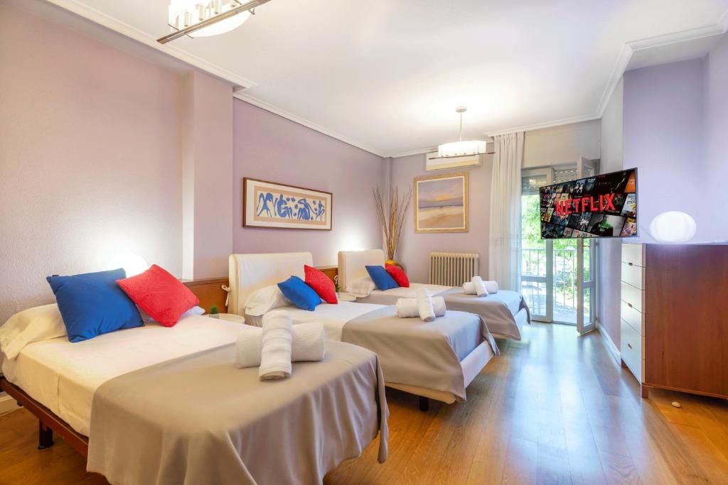Televízia a/alebo spoločenská miestnosť v ubytovaní Apartamento VIRGEN DEL VALLE