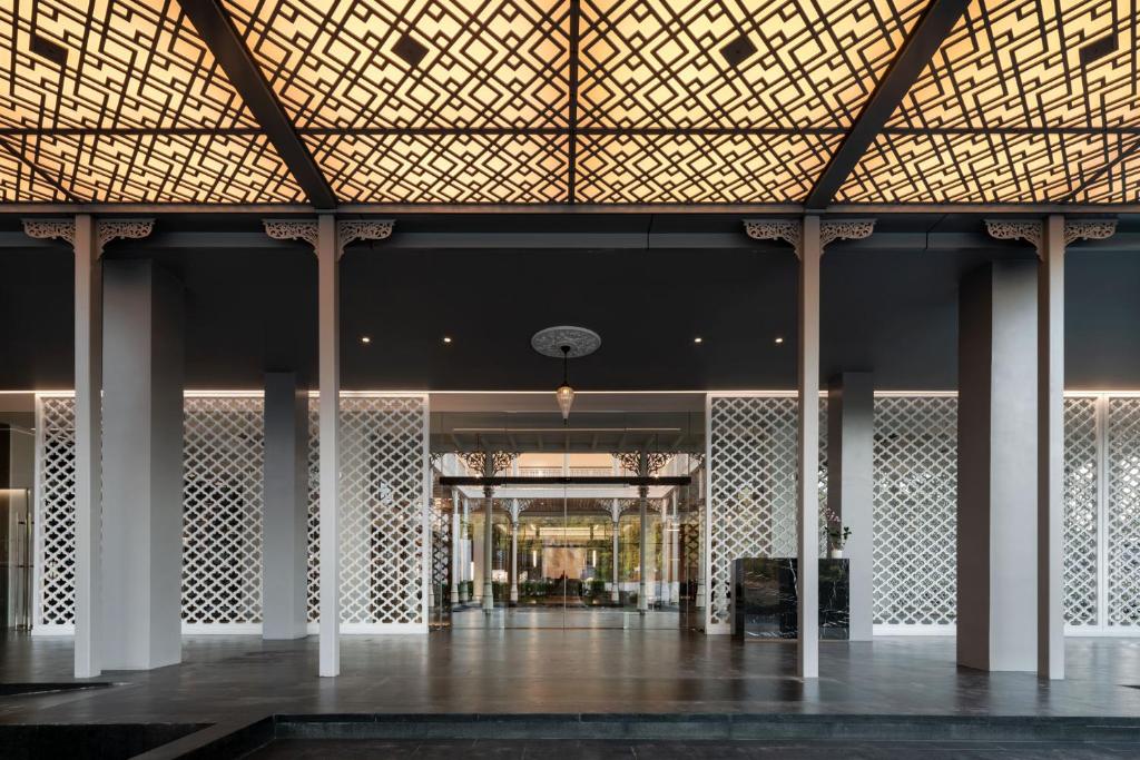 Ramada Plaza by Wyndham Chao Fah Phuket - Resim 16