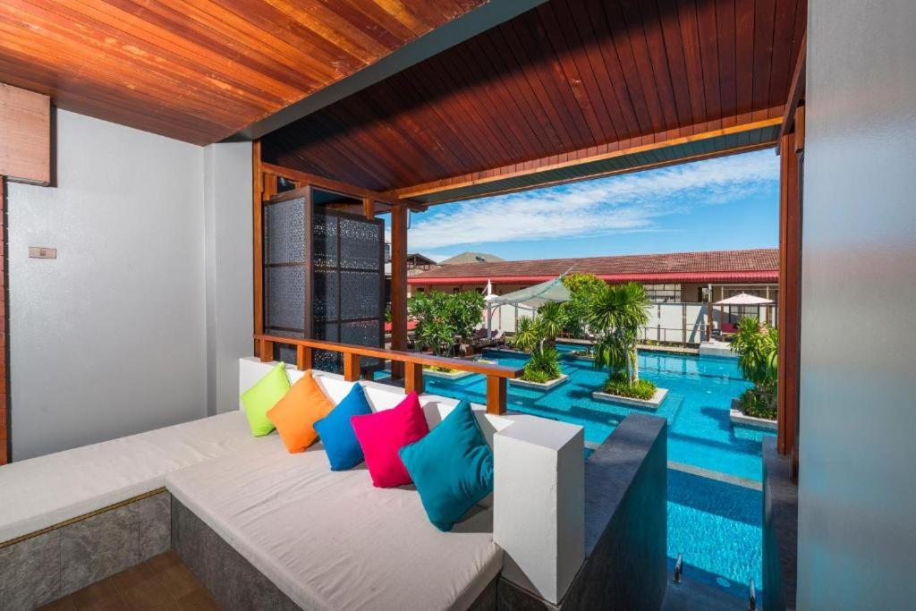 Bazén v ubytování Am Samui Palace nebo v jeho okolí