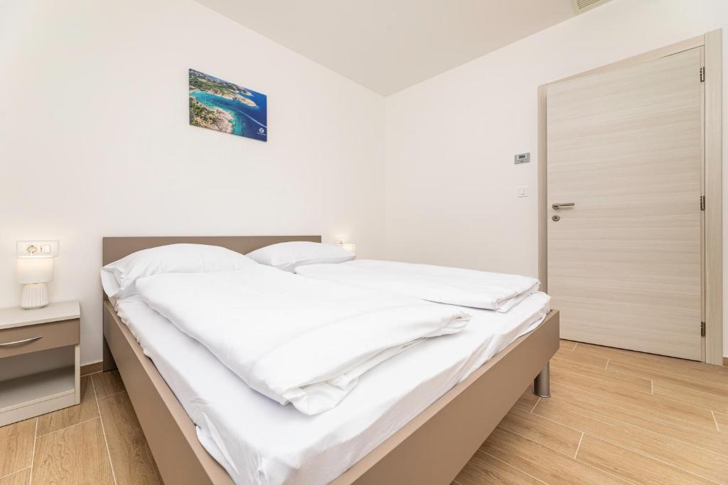 Кровать или кровати в номере Apartments Sucic 2