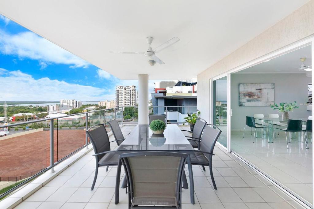 Μπαλκόνι ή βεράντα στο Alta Vista - City View Oasis in the Heart of Darwin
