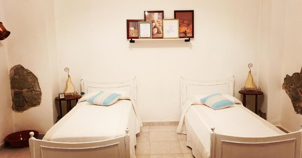 A bed or beds in a room at Tranquillità e comodità a due passi dal centro