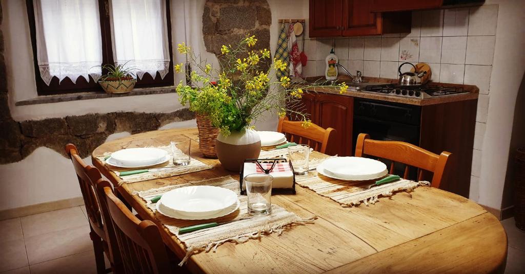 A kitchen or kitchenette at Tranquillità e comodità a due passi dal centro