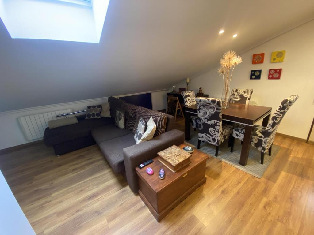 a living room with a couch and a table at usgo beach apartment in Miengo