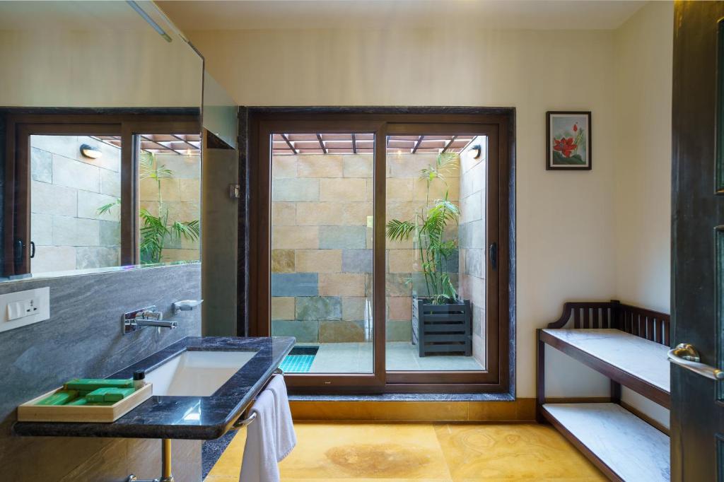 Kuchyň nebo kuchyňský kout v ubytování Sarasiruham Resort - Private Pool Villa in Udaipur