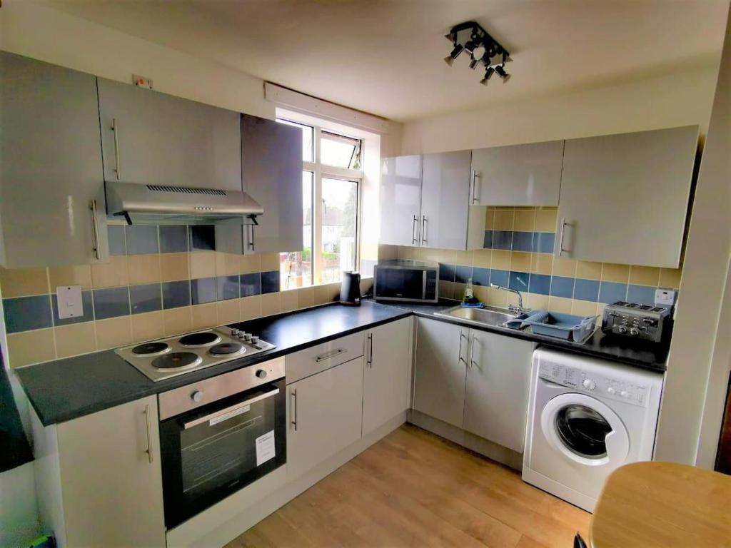 Stylish Luton Apartment With Wi-Fi & Free Parking