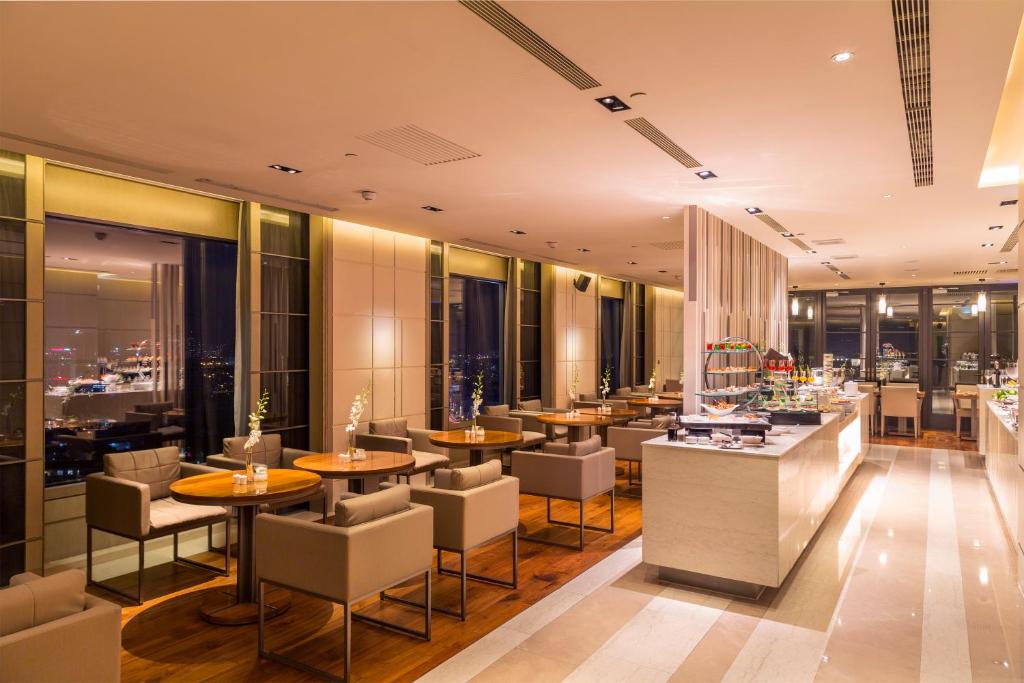 Suite Nikko Club Junior Giường Cỡ Queen