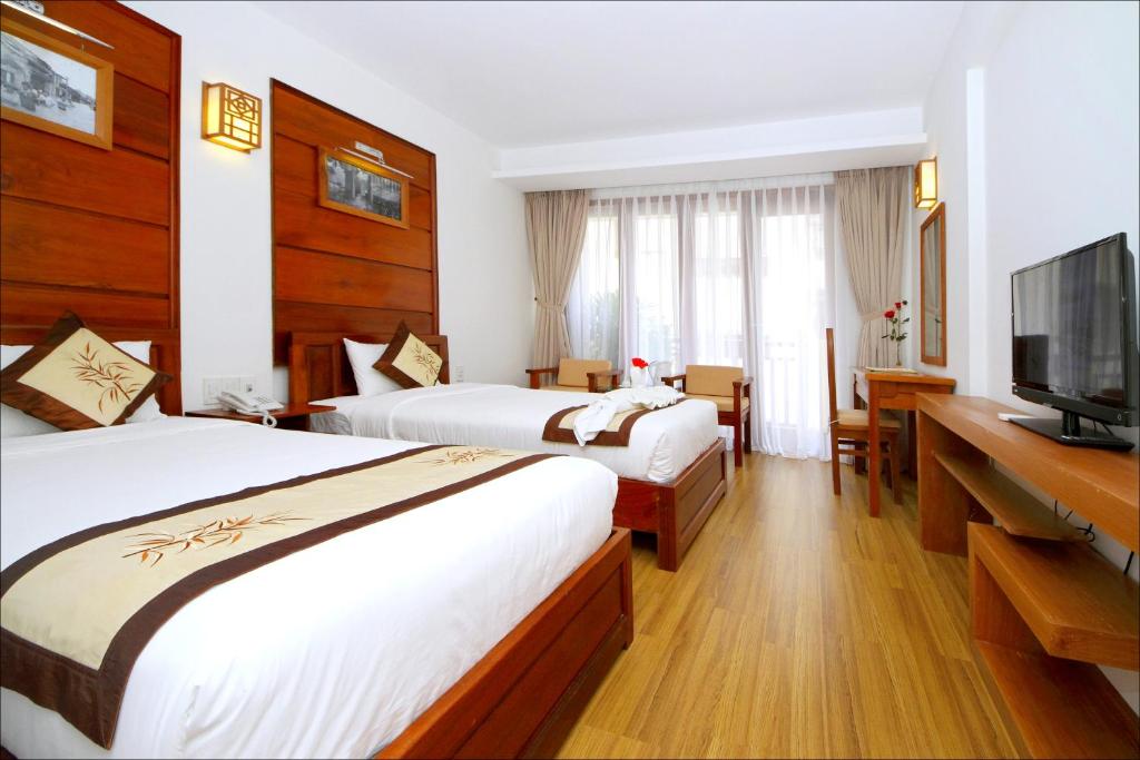 TV a/nebo společenská místnost v ubytování Kiman Hoi An Hotel