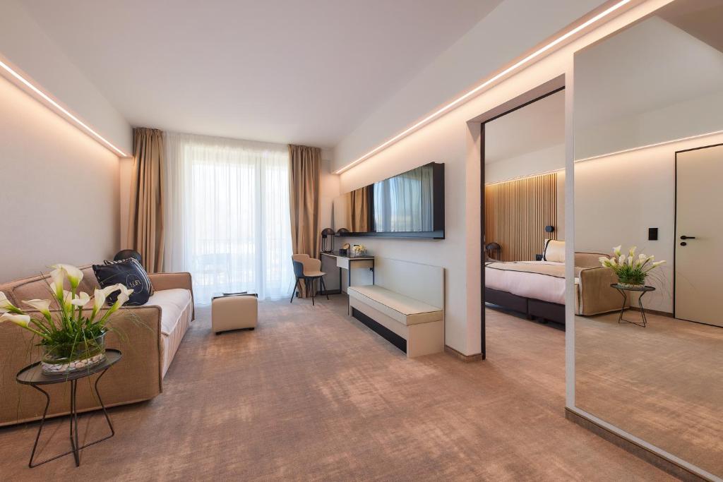 A television and/or entertainment centre at LUA Resort - Adults only