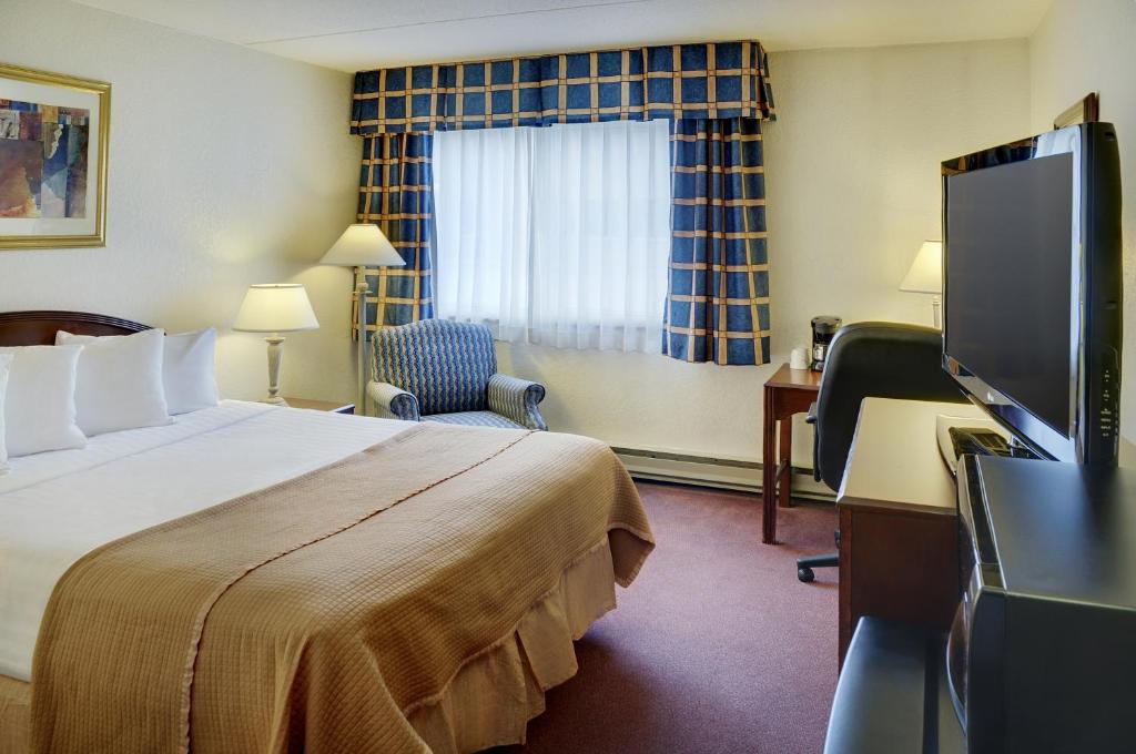 
Queen Room - Non-Smoking
