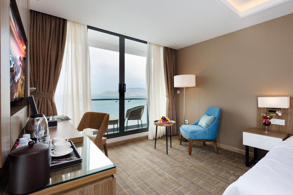 Suite có giường cỡ King với ban công