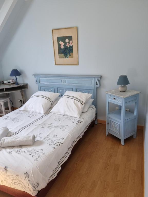 Postel nebo postele na pokoji v ubytování Chambre Miro - Closeries du Golfe