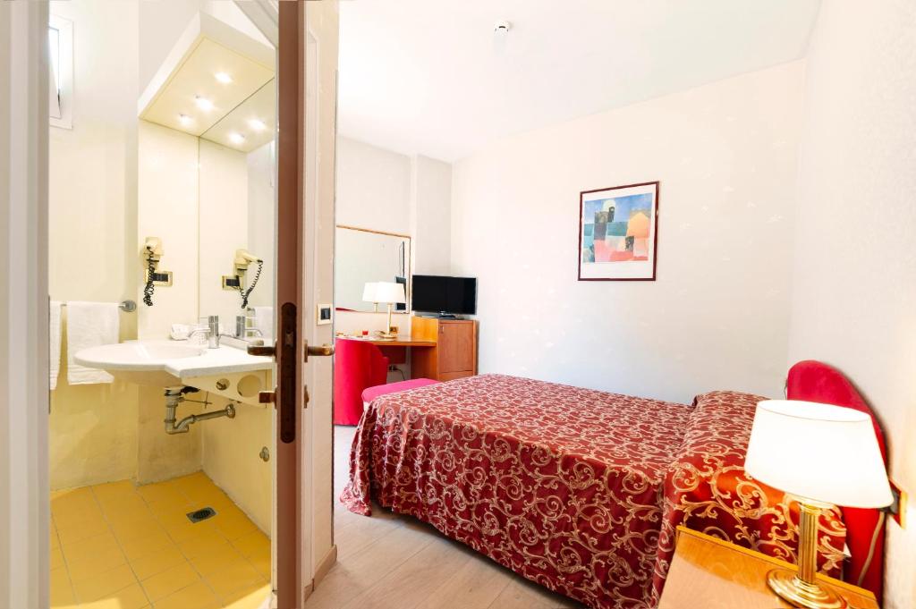 Postel nebo postele na pokoji v ubytování Hotel Kursaal