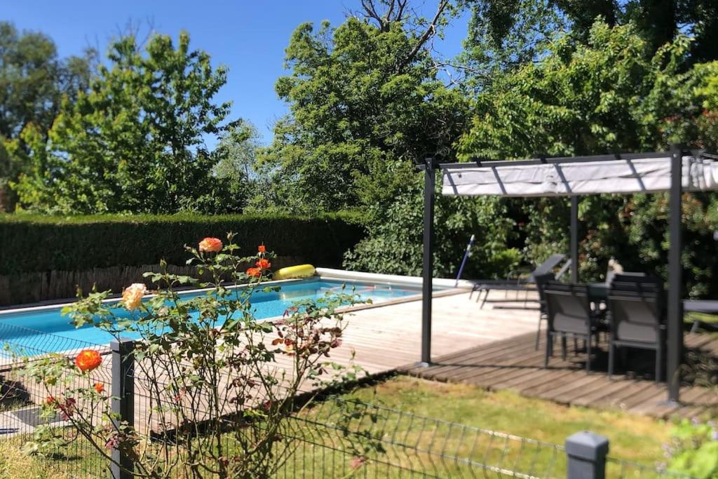 Басейн в Gîte de charme en Dordogne avec Piscine et jardin або поблизу