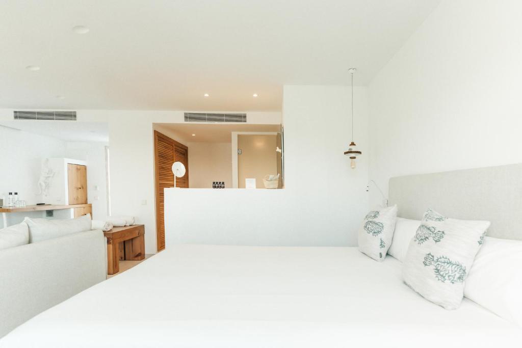 Hotel Boutique & Spa Las Mimosas Ibiza, San Antonio Bay ...