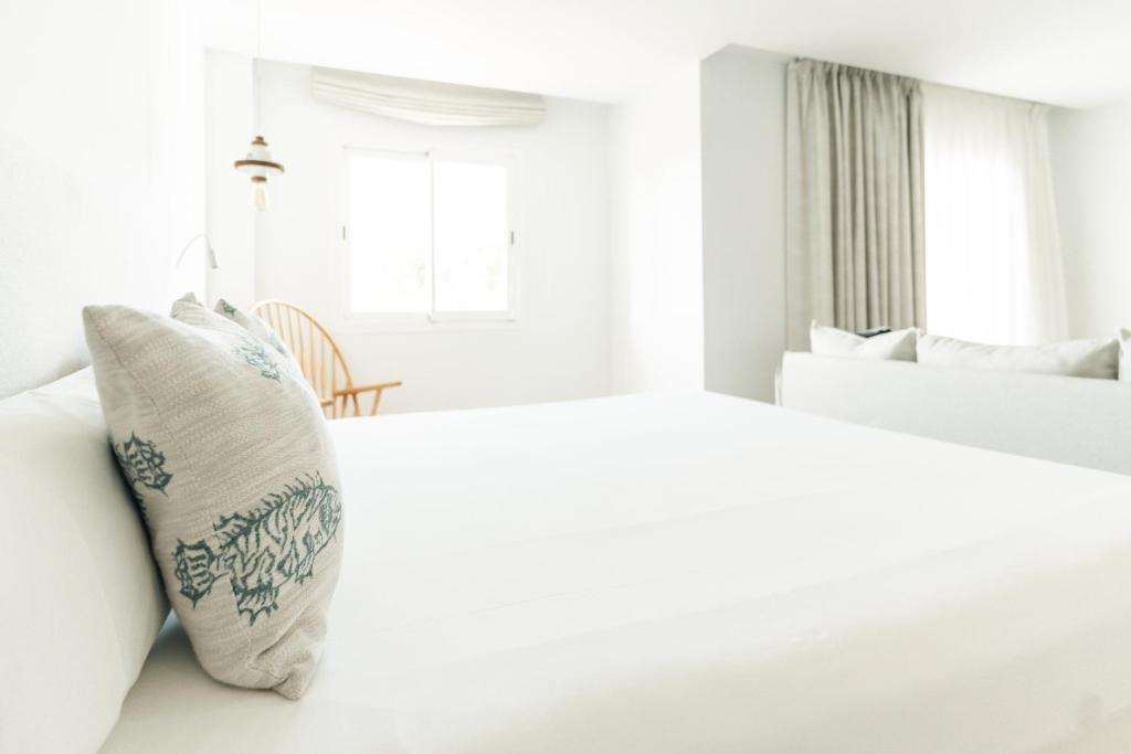 Hotel Boutique & Spa Las Mimosas Ibiza, San Antonio Bay ...