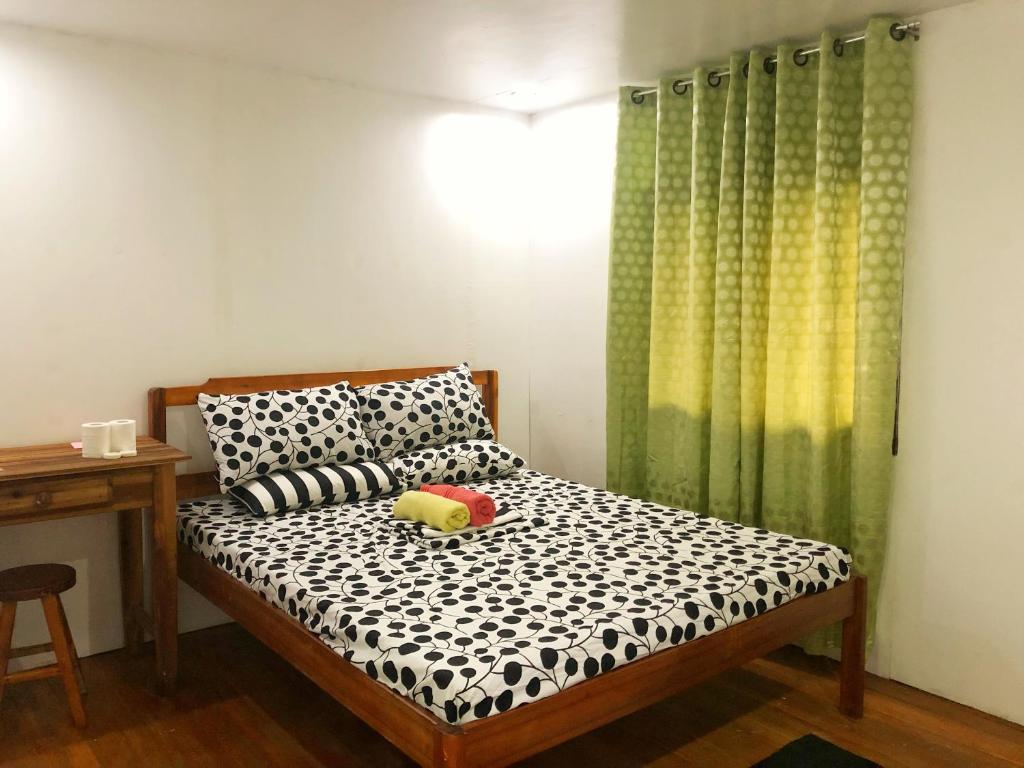 Postel nebo postele na pokoji v ubytování BaleCabugaoCottagesRental