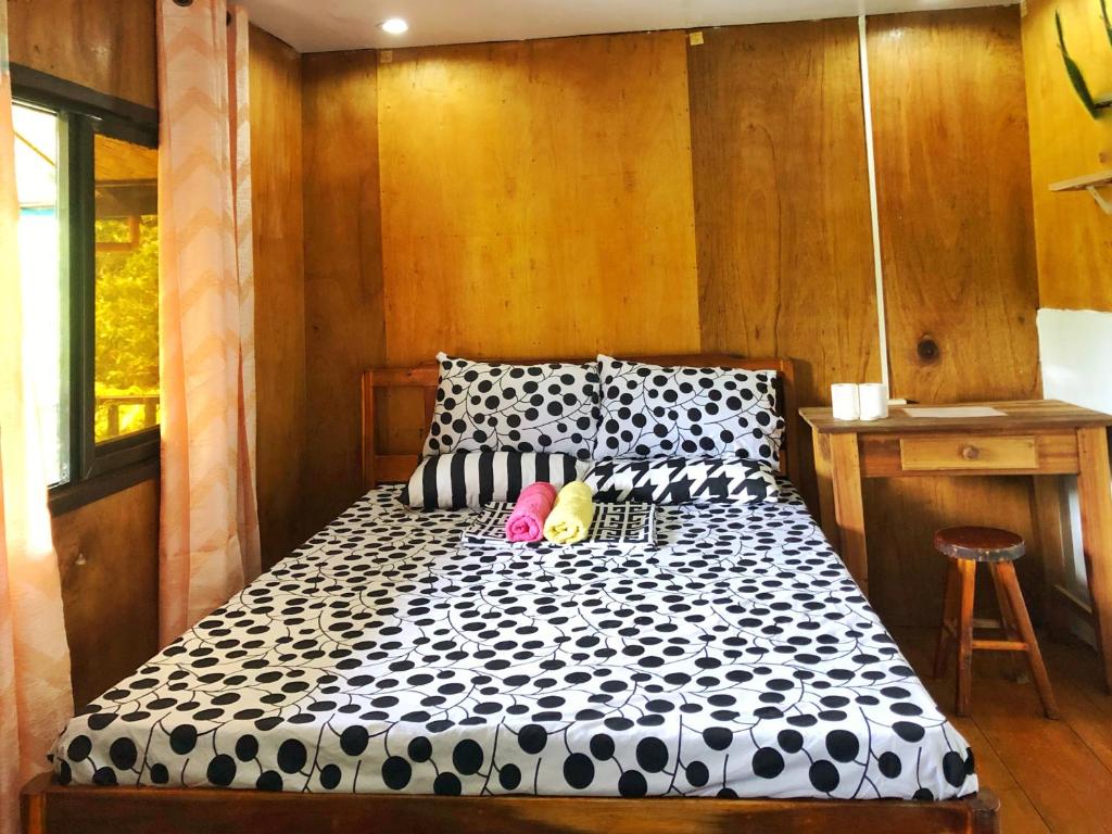 Postel nebo postele na pokoji v ubytování BaleCabugaoCottagesRental